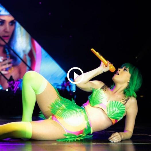 Katy Perry pulls off while dressed as a pineapple during New York performance