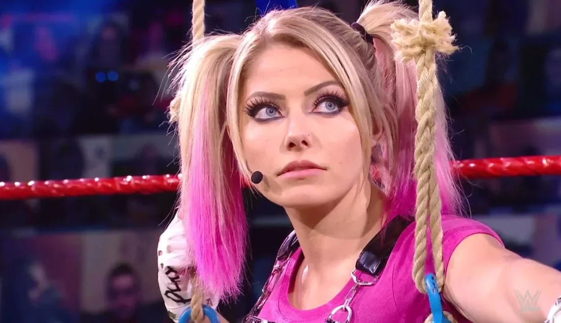 [PHOTO] Alexa Bliss shares first look at baby